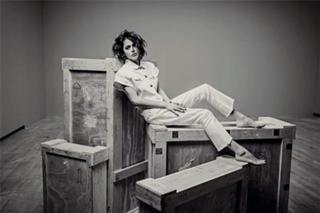 Tini Stoessel feet photo thumbnail