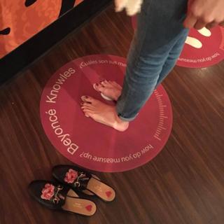 Tini Stoessel feet photo thumbnail