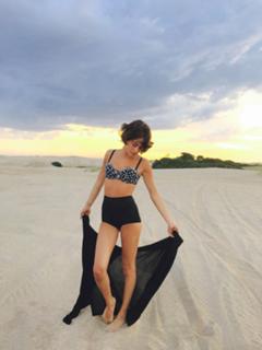 Tini Stoessel feet photo thumbnail