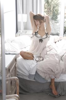Tini Stoessel feet photo thumbnail