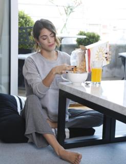 Tini Stoessel feet photo thumbnail