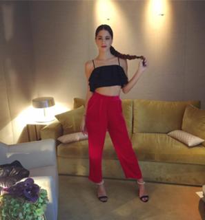 Tini Stoessel feet photo thumbnail