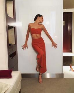 Tini Stoessel feet photo thumbnail