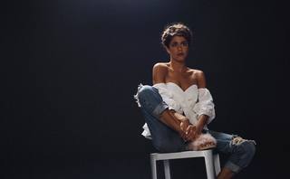 Tini Stoessel feet photo thumbnail