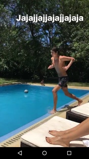Tini Stoessel feet photo thumbnail