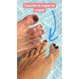 Tini Stoessel feet photo thumbnail