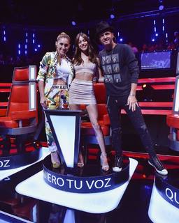 Tini Stoessel feet photo thumbnail