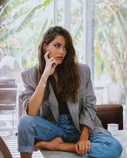 Tini Stoessel feet photo thumbnail