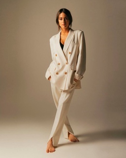 Tini Stoessel feet photo thumbnail