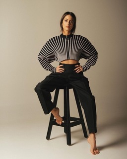 Tini Stoessel feet photo thumbnail