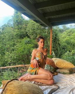 Tini Stoessel feet photo thumbnail