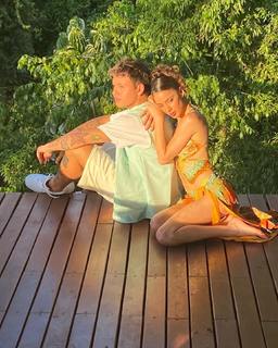 Tini Stoessel feet photo thumbnail