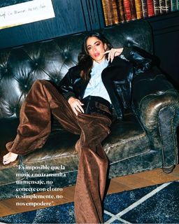 Tini Stoessel feet photo thumbnail
