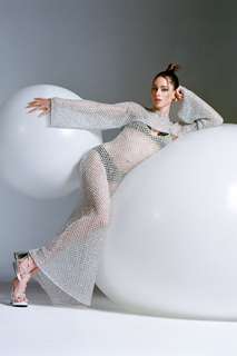 Tini Stoessel feet photo thumbnail