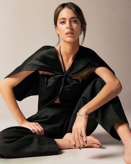 Tini Stoessel feet photo thumbnail