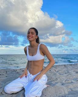 Tini Stoessel feet photo thumbnail