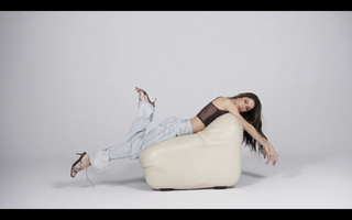 Tini Stoessel feet photo thumbnail
