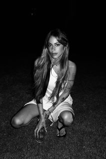 Tini Stoessel feet photo thumbnail