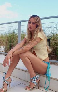 Tini Stoessel feet photo 8