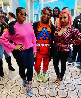 Tiny Harris feet photo thumbnail