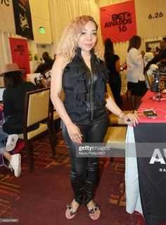 Tiny Harris feet photo thumbnail