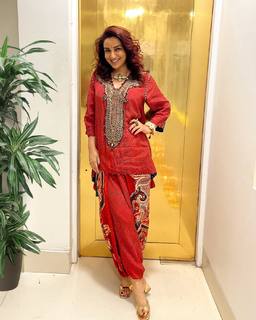Tisca Chopra feet photo thumbnail