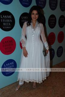 Tisca Chopra feet photo thumbnail