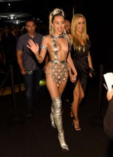Tish Cyrus feet photo 4