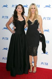 Tish Cyrus feet photo 3
