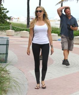 Tish Cyrus feet photo 11