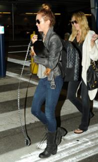 Tish Cyrus feet photo 4