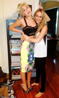 Tish Cyrus feet photo 3