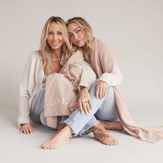 Tish Cyrus feet photo 1
