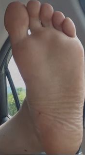 Titi Müller feet photo 1