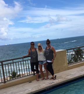 Tomi Lahren feet photo thumbnail