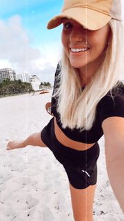 Tomi Lahren feet photo thumbnail