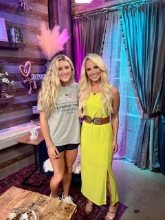 Tomi Lahren feet photo thumbnail