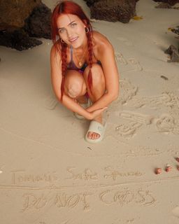 Tommi Rose feet photo 6