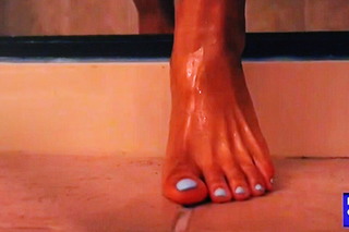 Tommie Lee feet photo 1