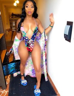 Tommie Lee feet photo 9