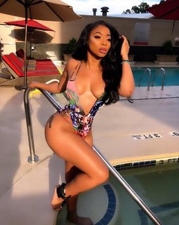 Tommie Lee feet photo 7