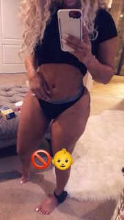 Tommie Lee feet photo 3