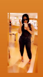 Tommie Lee feet photo 12