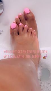 Tommie Lee feet photo 14