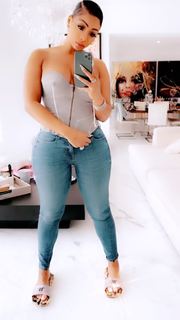 Tommie Lee feet photo 12