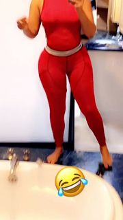 Tommie Lee feet photo 1