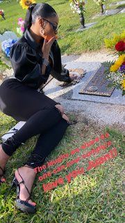 Tommie Lee feet photo 3