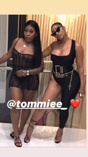 Tommie Lee feet photo 2