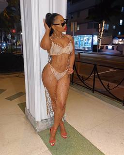Tommie Lee feet photo 8