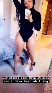 Tommie Lee feet photo 4